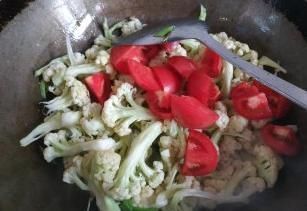 营养物质|最补钙的食物不是牛奶,其实是它,和西红柿搭配味道好,孩子爱吃