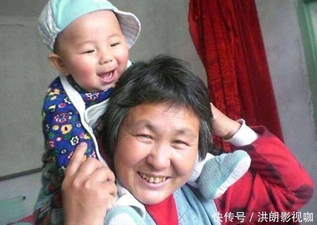 孩子|6岁女儿交给奶奶带，两个月后去接的时候，妈妈着急爸爸笑弯腰