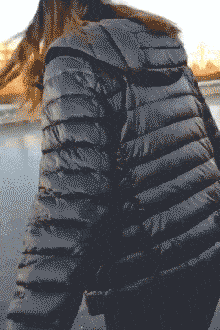 |搞笑GIF:没男朋友也要自己找寻其乐!