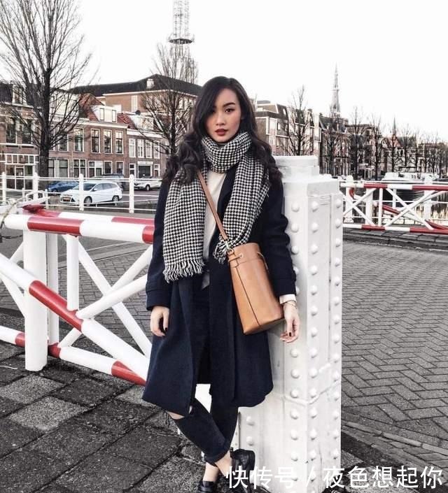 系法|喜欢穿大衣的女人,围巾建议这些“时髦系法”,脸都偷偷小一圈