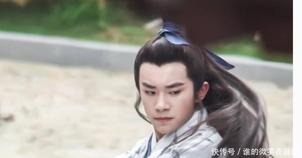 屈原从小就,特别喜欢读书,他把书当做朋友!