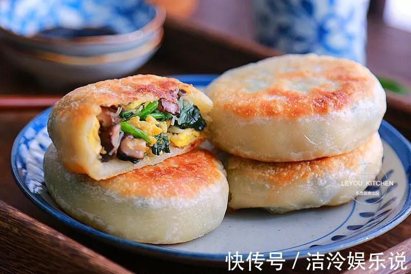 在家做馅饼,和面很重要,照着做馅饼皮薄馅大,放凉了也软软的