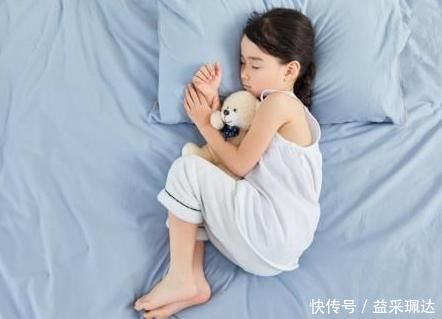 小宝宝|宝宝什么性格，看睡姿就知道了？专家：这种睡姿的孩子更活泼
