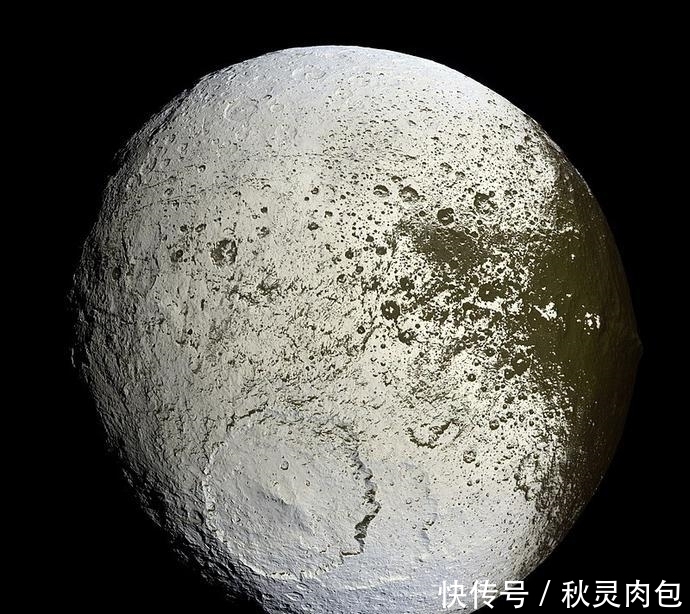 13亿千米外,表面“焊缝”长达1300公里,整颗星球是废弃的飞船?