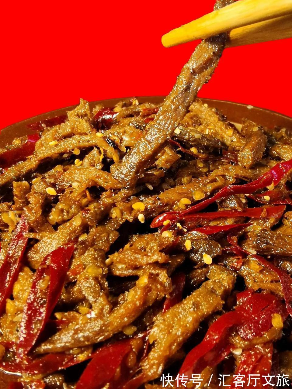 井盐|去年才通高铁,这座“十八线”国内小城,凭什么就火到了国外?