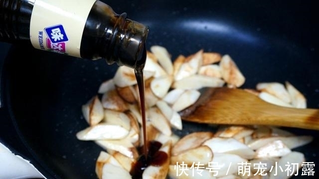 油焖茭白|家中有老人的快来看,常吃此菜,味道鲜美,还可以预防骨质疏松