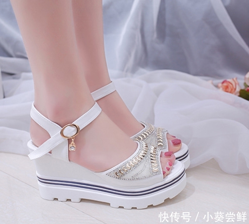 凉鞋还是有跟的好，显高还有气场，这6款你买第几款？