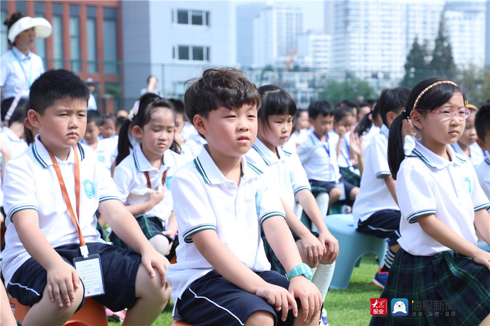 海信|浓浓尊师意 款款爱师情！海信学校这场教师节仪式感拉满