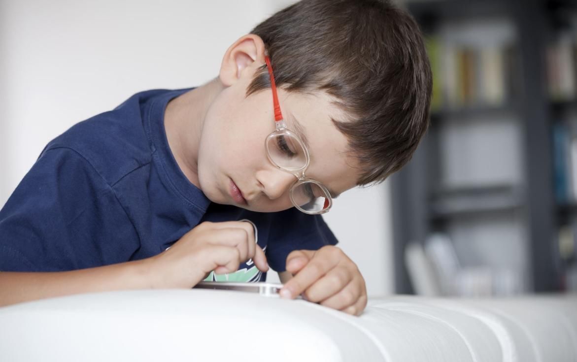 视力|为啥有的初中生,天天玩手机却从不近视医生道出了实情