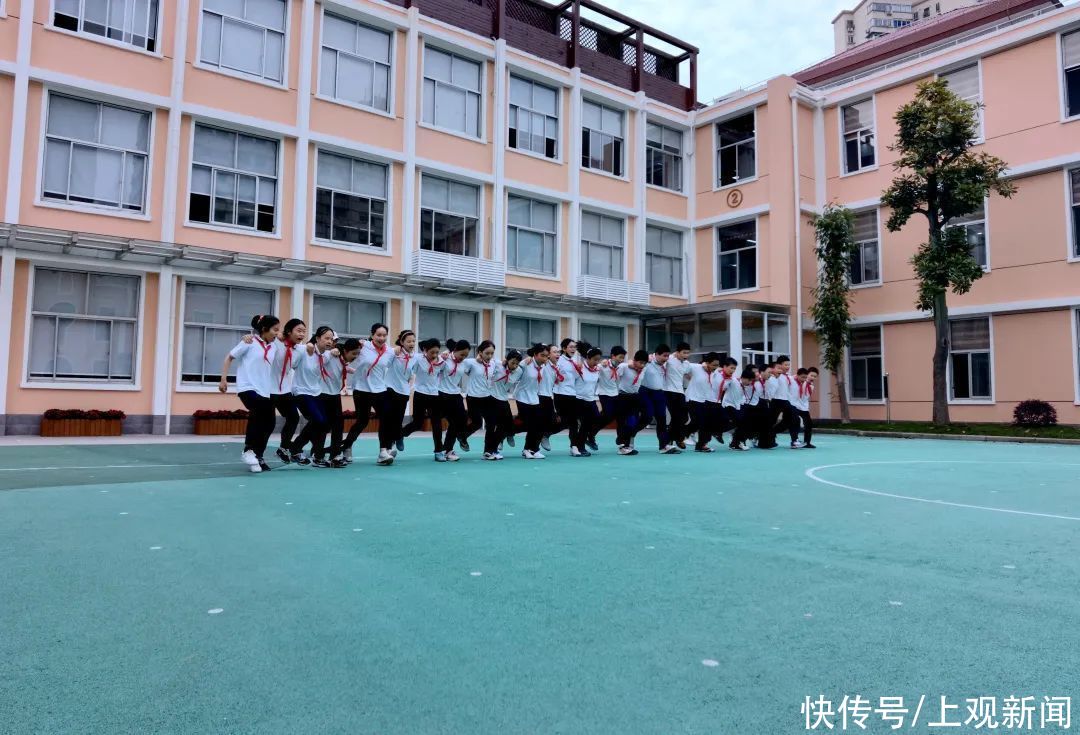 民乐团|放学后的校园真热闹！这所学校竟为学生开辟出15条“小溪流”