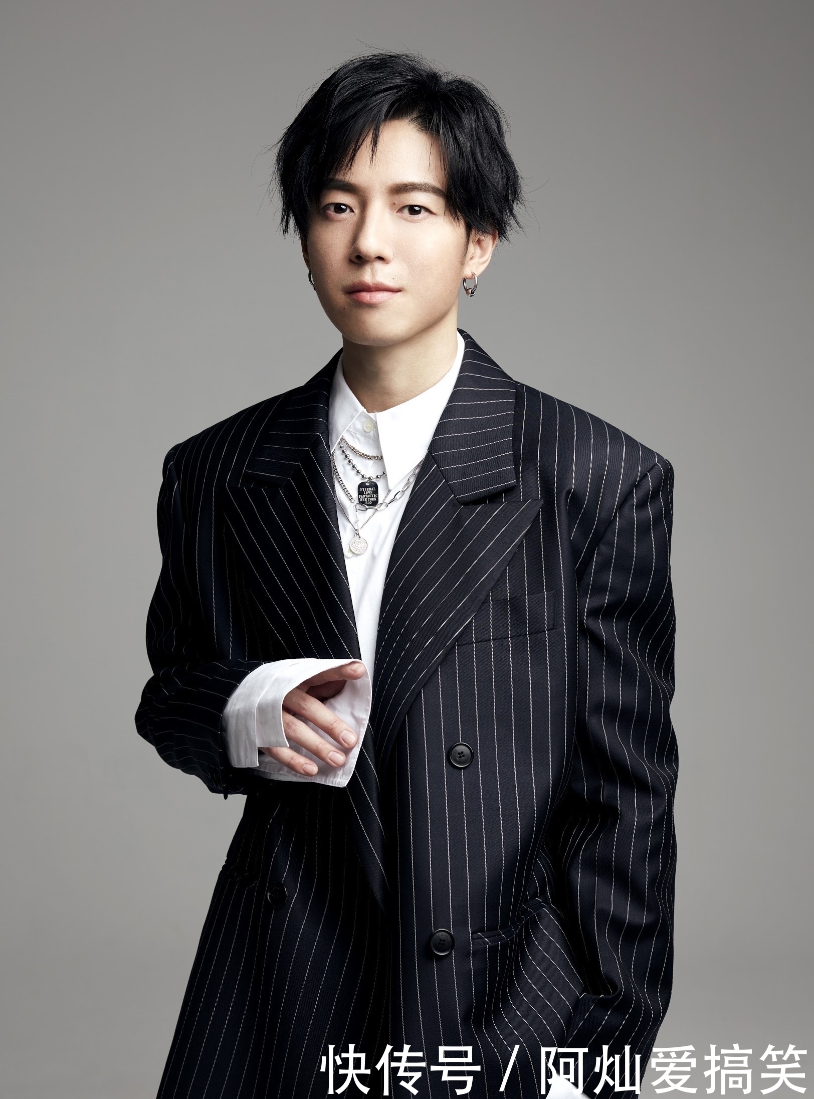 音乐人蒋卓嘉因色弱产生灵感,唱到声嘶力