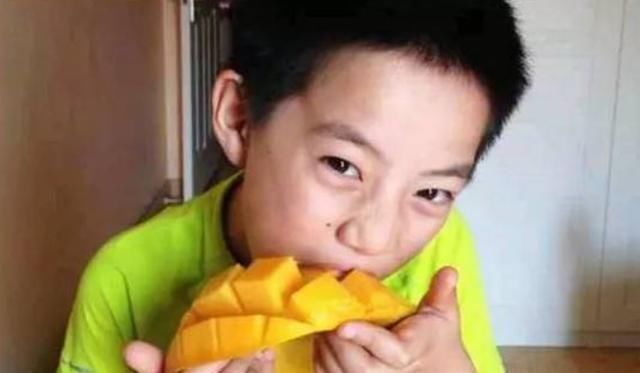 肠胃疾病|2岁宝宝突然“尿血”,妈妈哭着去医院,医生:这东西别给孩子吃