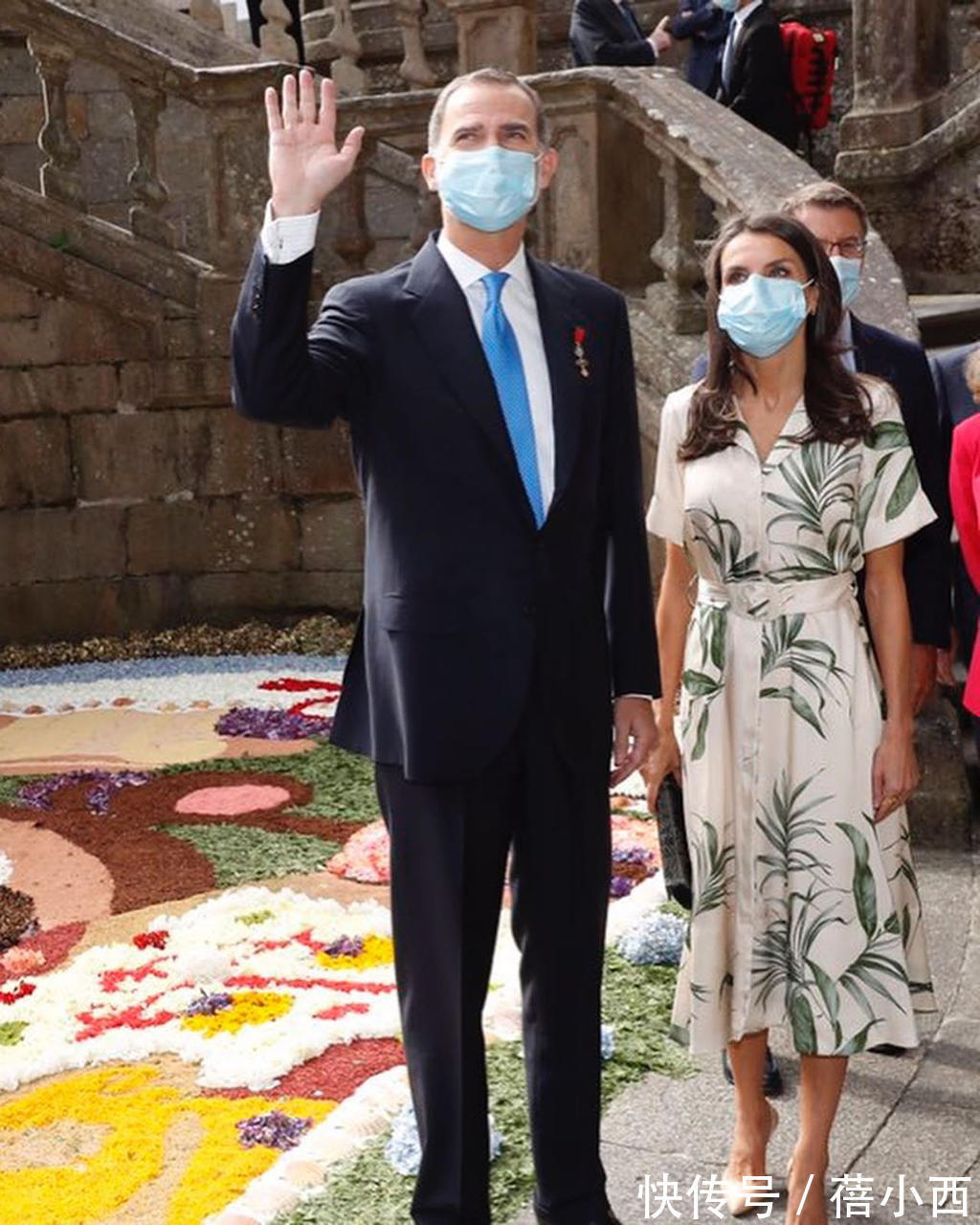 年龄|又被西班牙王后惊艳到了,穿印花连衣裙高贵优雅,好气质不惧年龄