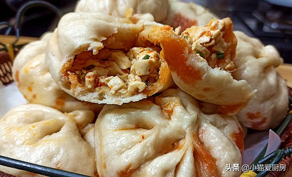 第一次用豆腐做包子,皮薄馅大香辣味美,比肉馅还香,好吃过瘾