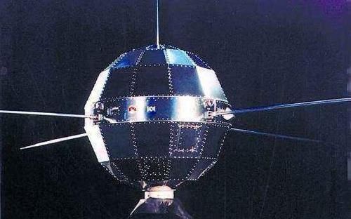 卫星 根本没燃料的东方红一号,在轨运行半个世纪,为什么还没掉下来