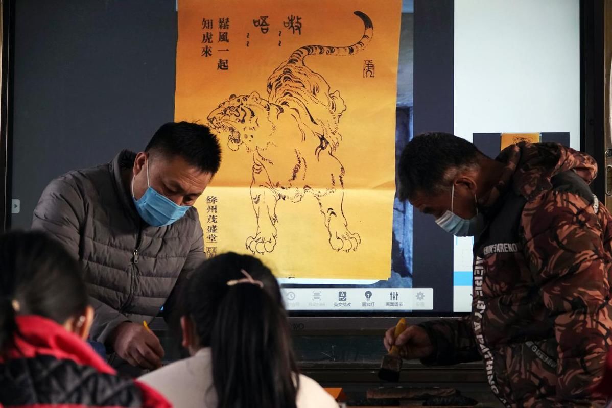 中国绘画史#山西新绛：迎“虎年”绛州木版年画进校园