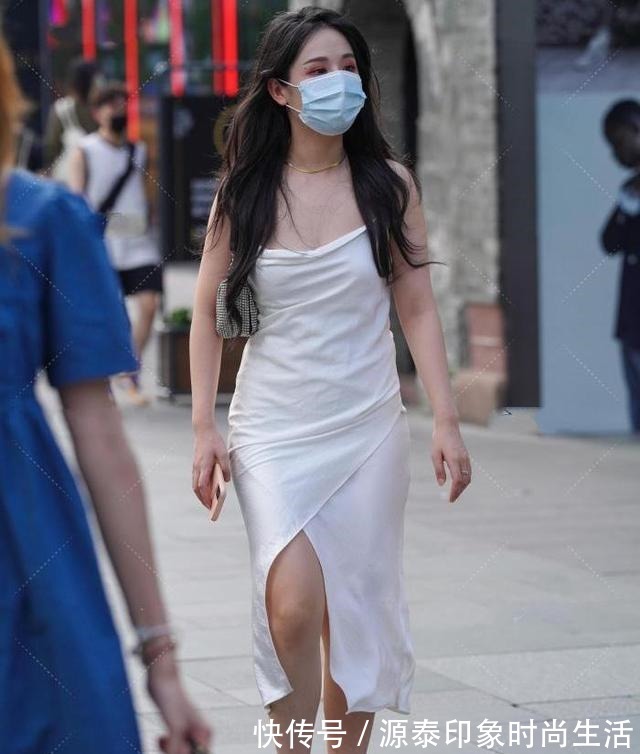 修身长裙 纯净的白色修身长裙,清爽典雅,凸显女神气质!
