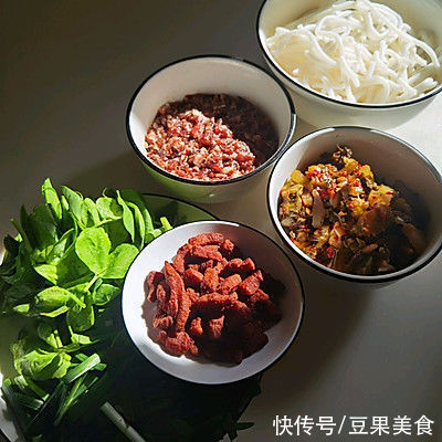 肉沫|家常菜这么多，云南小锅米线一定不可错过