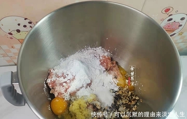 咱家年夜饭都有肉丸，多加这两种食材，鲜香味美不腻人，好香