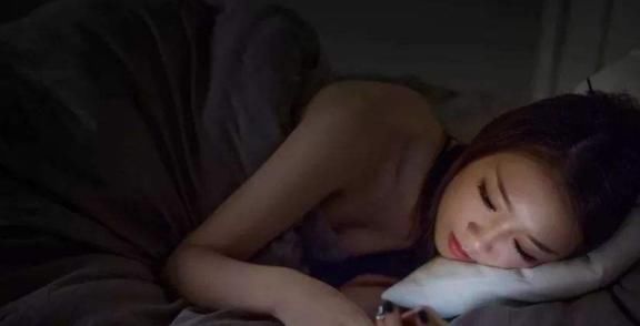 乳腺疾病|女人“伤乳房”的3个行为,尤其是第2个,大多数年轻人还在天天做