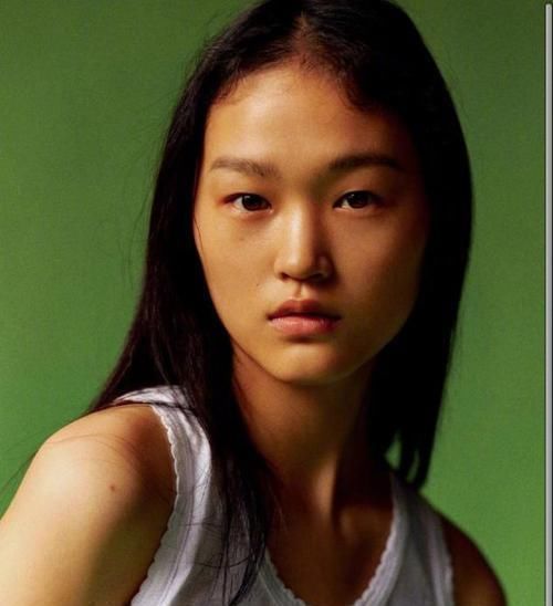 特点|生活中有以下3个特点的人,很不适合披头发,五官精致也会显老气