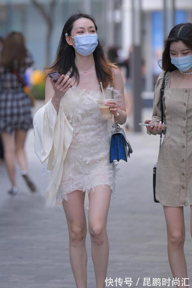 曲线 连衣裙穿搭一不小心就变超模风,彰显女性美丽曲线,微胖穿也很美