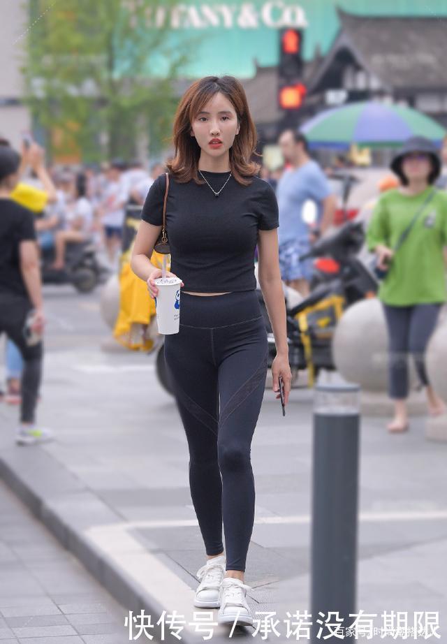 巧用“黑色”穿搭，隐藏小肉肉，让线条更有魅力！