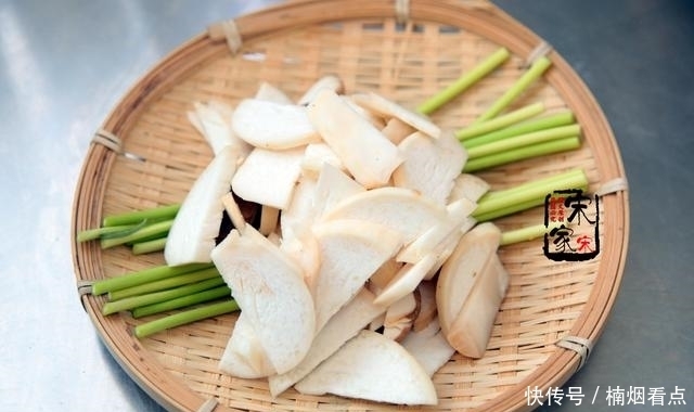春天最该吃的1道菜，炖一炖就熟，好吃不上火，又鲜又解馋！