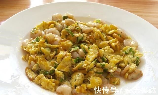 鸡蛋|做鸡蛋时，直接下锅难怪难吃，多加这一步，鸡蛋软滑鲜嫩不粘锅