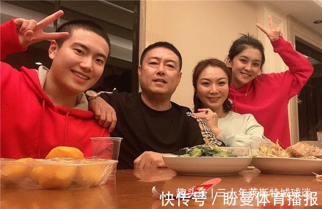国乒|国乒大胖咧嘴傻笑!有漂亮女友后暴瘦20斤,健身消耗大颧骨突出