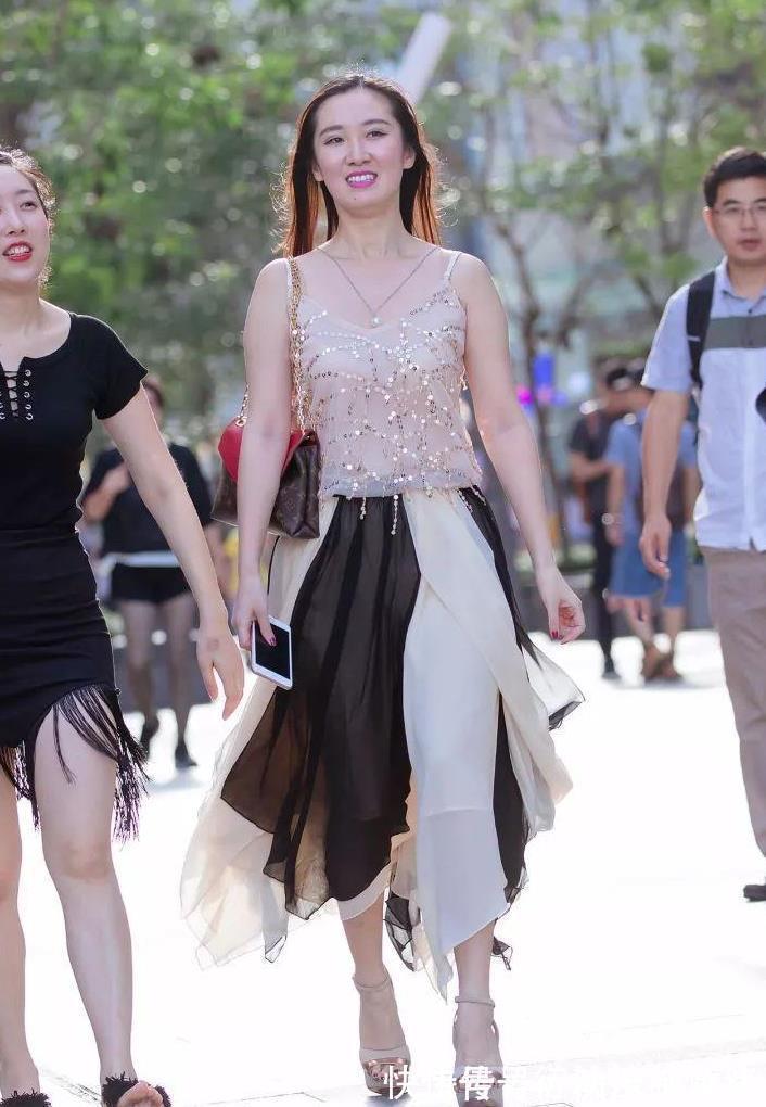 清纯 从来没见过如此清纯的美女,爸爸喜欢的类型,要是我女朋友就好了