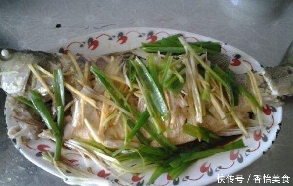 鲜嫩|“清蒸鱼”蒸前淋酱油还是蒸后淋很多人弄反了，难怪鱼不鲜