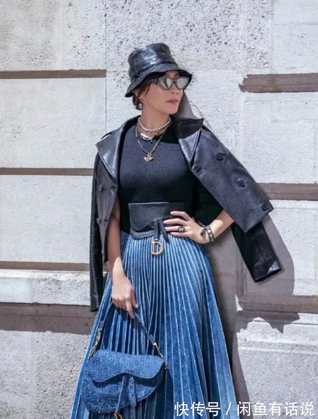 气质|女人过了50，买裙子尽量避开这3种颜色，看着年轻却容易拉低气质