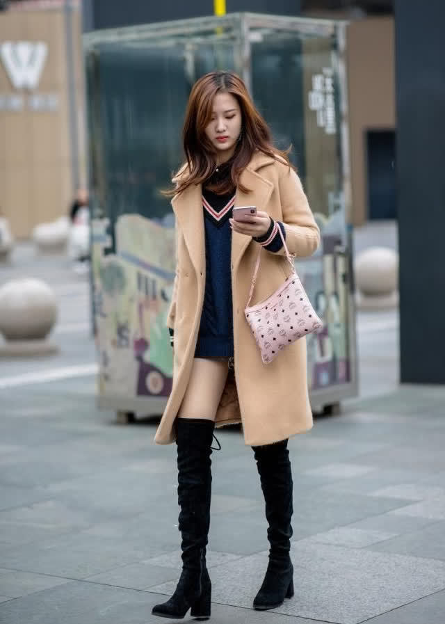 民族风|女神气质的小姐姐,紧身背心搭配民族风短裙,美得简单粗暴