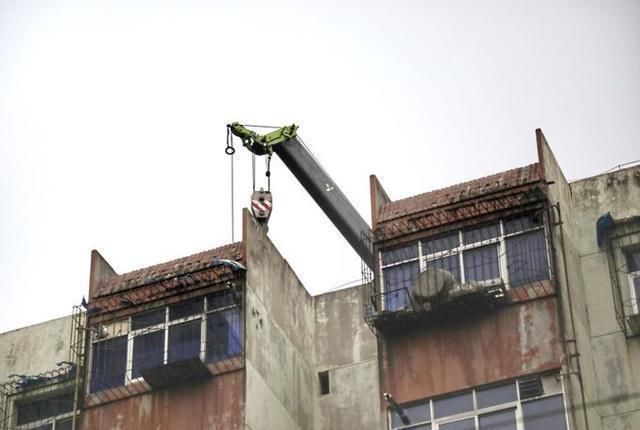 拆迁|老旧房子加装电梯,取消“一票否决”,如今中层住户又“反对”