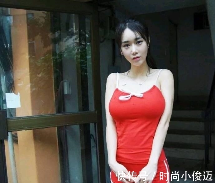 小姐姐|“晨运”遇到时髦穿着的邻家女孩,喜庆运动套装成最爱