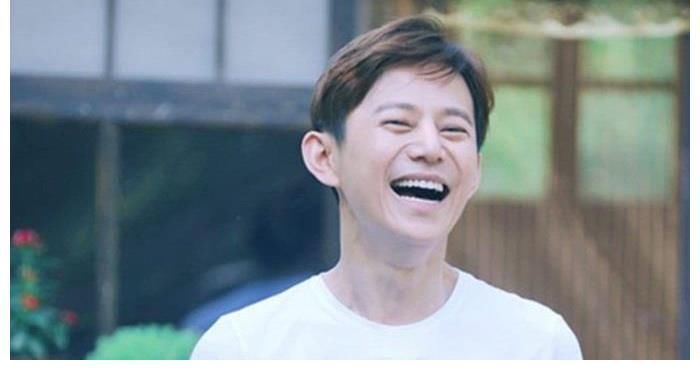 拜托了冰箱|何炅问王嘉尔:你的朋友谁最有钱?王嘉尔秒回答,让何炅猝不及防