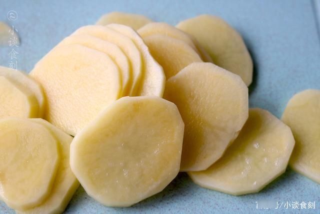 年夜饭，这道家常菜记得要吃，食材好买做法简单，寓意百财聚来