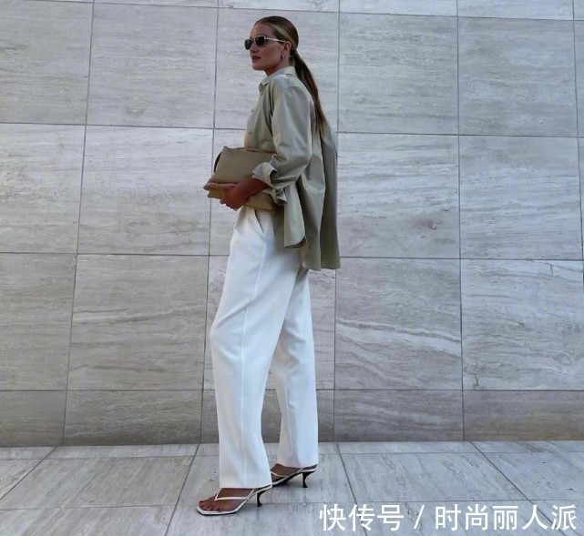 色系|大地色系穿搭，还是要跟超模学！这几种配色，能穿出女boss的霸气