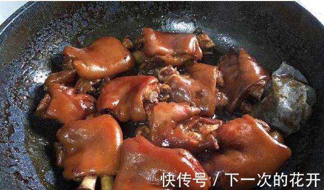 炖猪蹄不用高压锅,教你一招,只需在里面加点它,软烂入味还不腻!