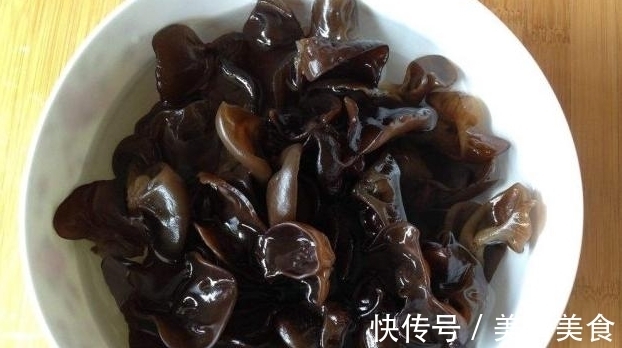 泡木耳|泡木耳10个人9个错,大厨教你一招,5分钟泡发,又脆又干净