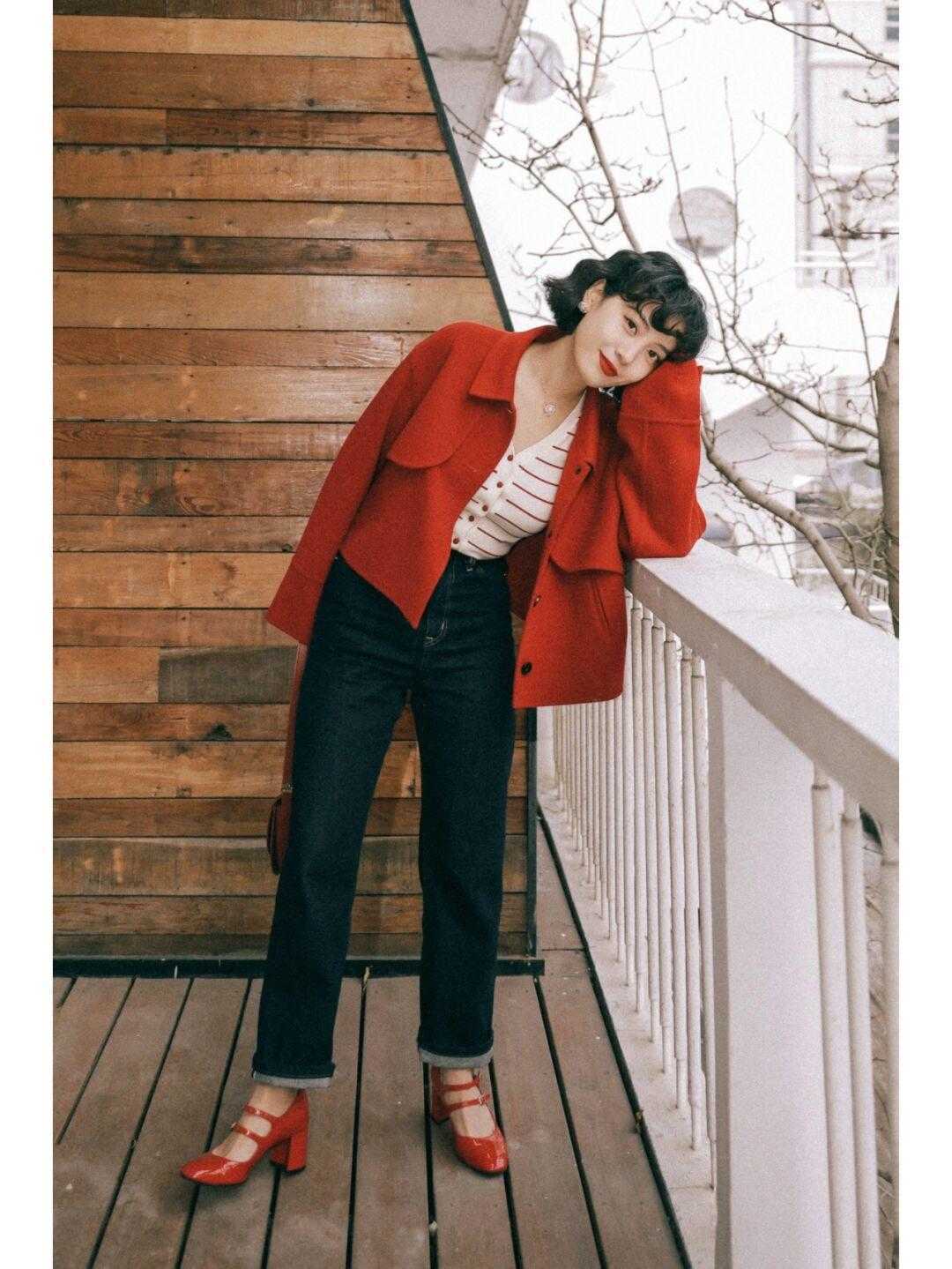 浪漫 牛仔裤真的很浪漫!用它搭配这四类上衣,完全不会暴露身材瑕疵