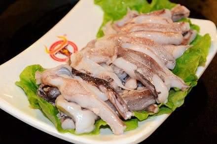 酸菜|酸菜炒鱿鱼,鱿鱼美味营养,酸菜开胃下饭