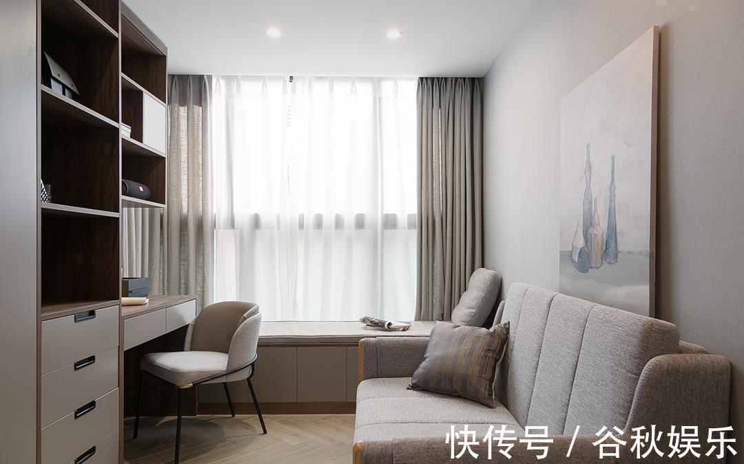 衣帽间|单身女青年的家,客厅选择超大电视机,让客厅瞬间变成影音室