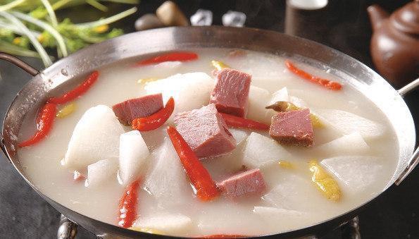 不管炖猪肉还是羊肉,最忌讳放一味料,放了肉又老又柴,腥味重