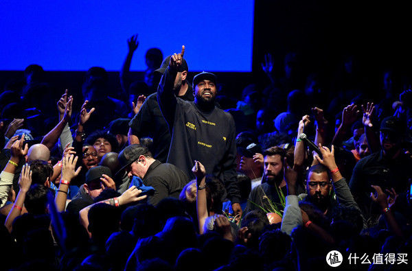 west|再次上身独特面罩，Kanye West的时尚影响力是否依旧？