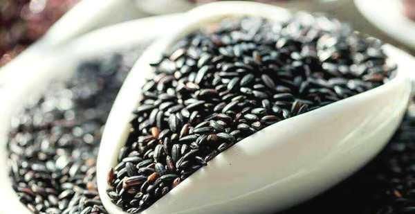 煮小米粥的时候加一把它,气血好了,皱纹没了,白发渐渐变黑发