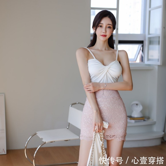 时尚|女神孙允珠时尚搭配:玛丽童话樱桃露珠优雅小开衫