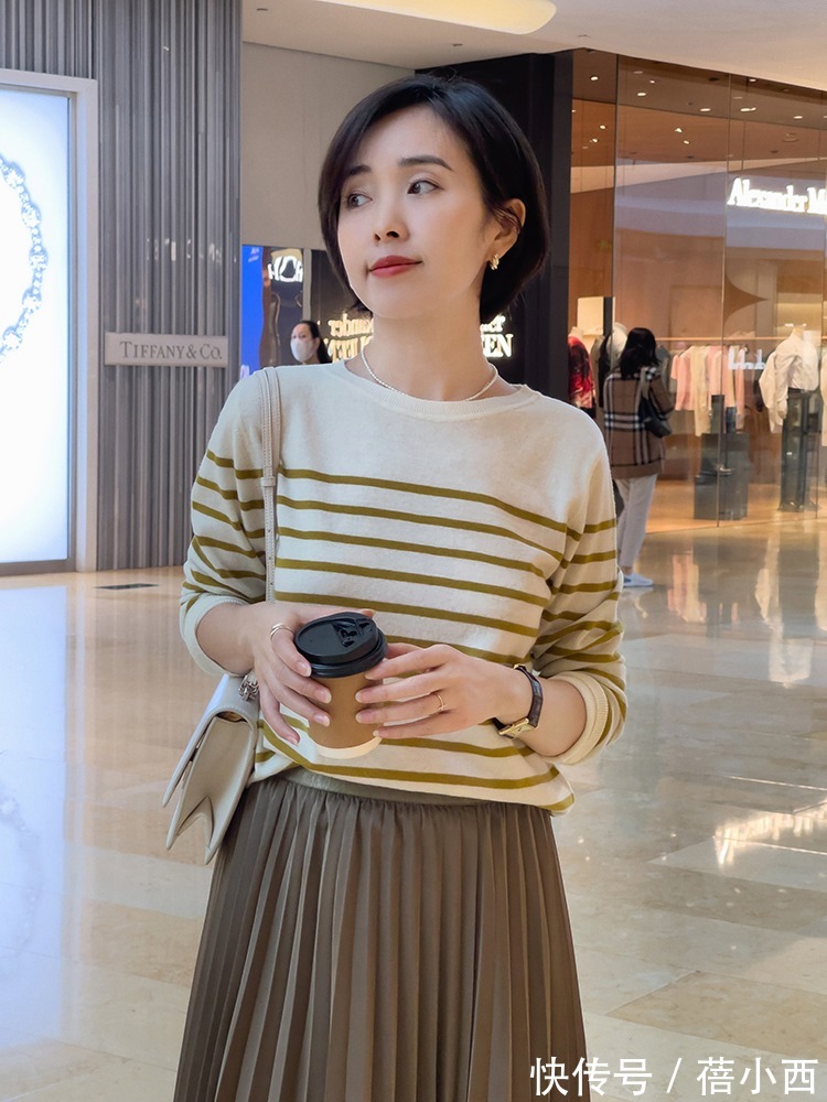 针织衫 “优雅感”针织衫搭配长啥样?价格不一定贵,选款和搭配才是关键
