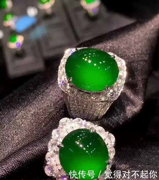 水头|老大爷嫌自己佩戴的翡翠水头不太好,用水一泡后,一看吓了一跳